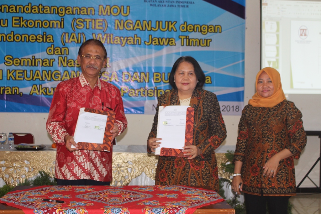 Penandatanganan MoU STIE Nganjuk dengan IAI Wilayah Jawa Timur